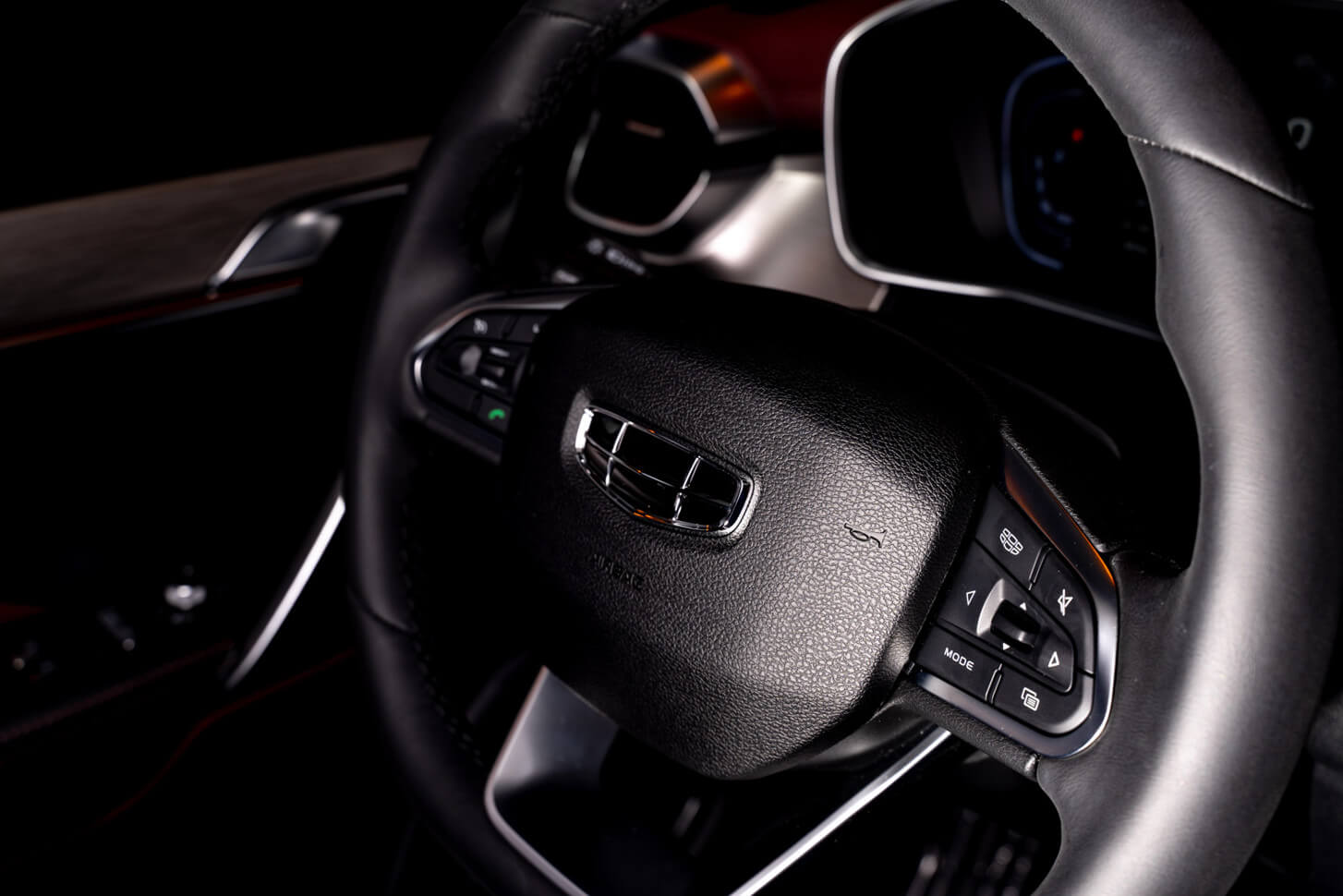 /img/cars/1637050943-interior_geely_Coolray_13.jpeg