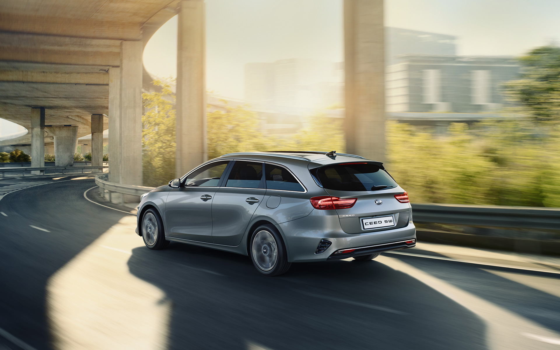 /img/cars/1637051601-exterior_kia_Ceed_SW_4.jpg