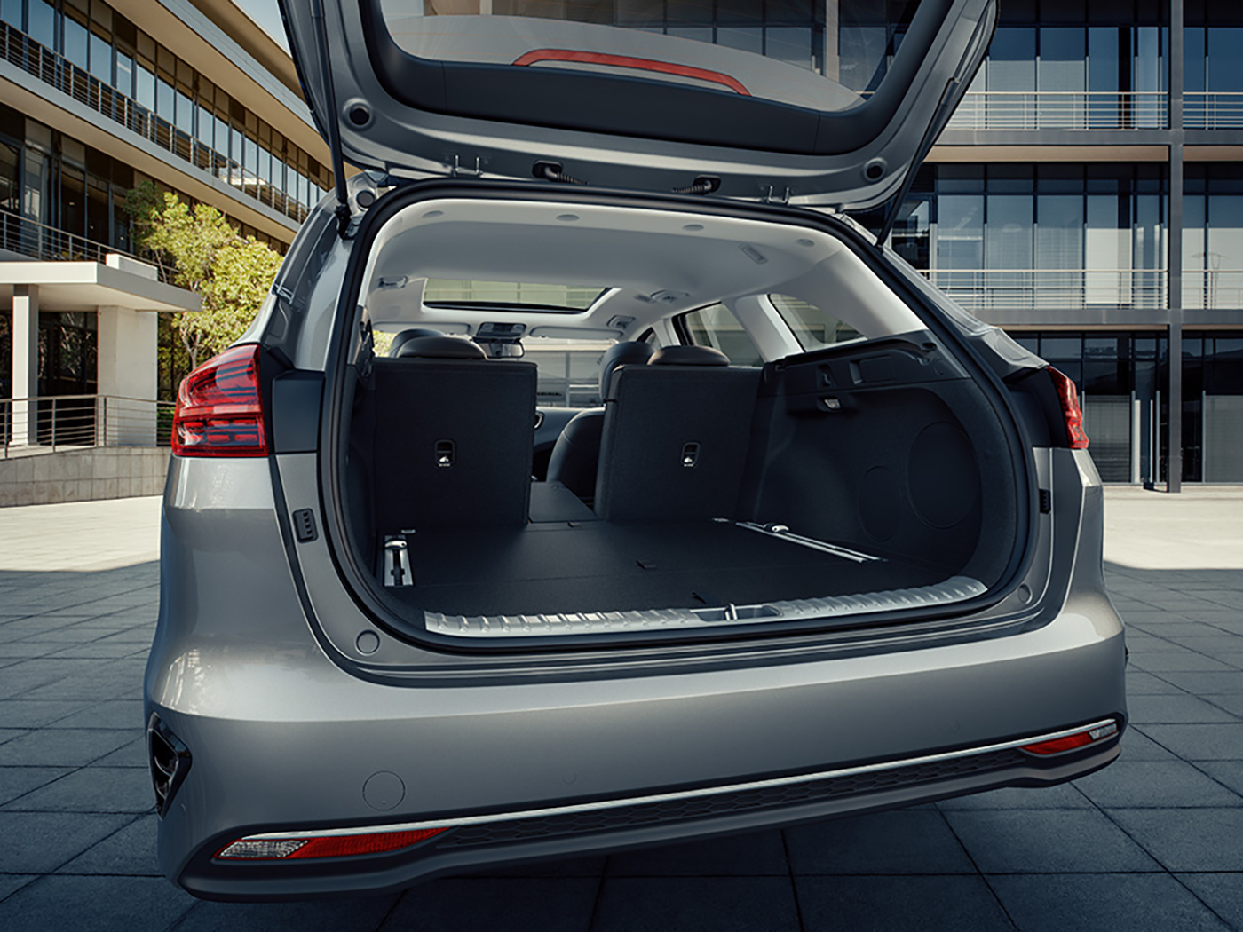 /img/cars/1637051601-exterior_kia_Ceed_SW_7.jpg