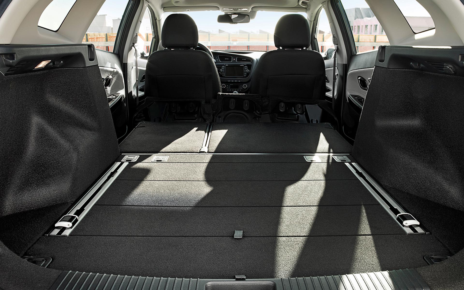 /img/cars/1637051602-interior_kia_Ceed_SW_8.jpg