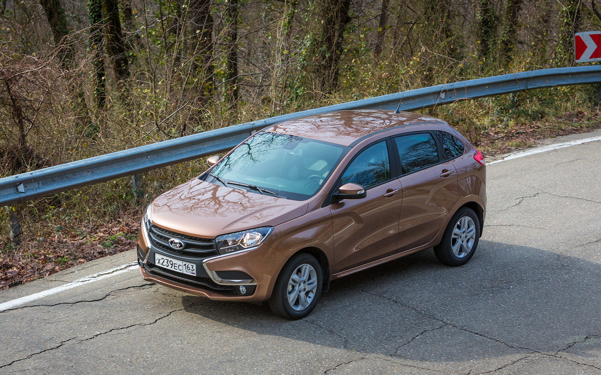 /img/cars/1637052420-exterior_lada_XRAY_5.jpg