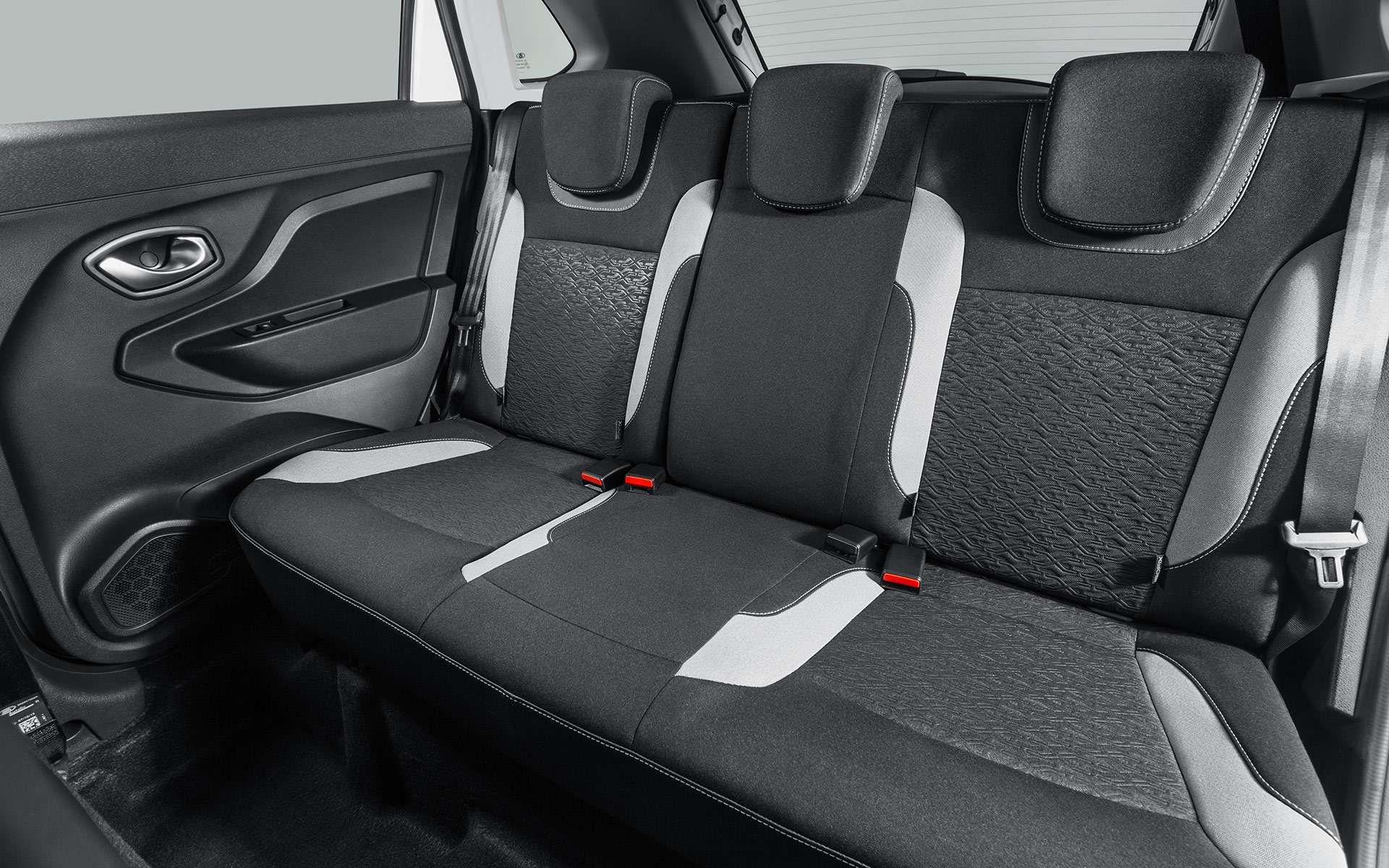 /img/cars/1637052421-interior_lada_XRAY_2.jpg