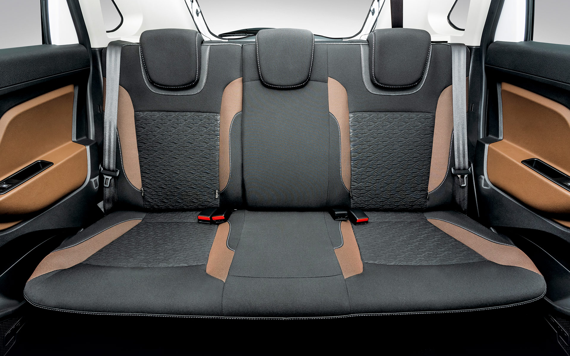 /img/cars/1637052422-interior_lada_XRAY_7.jpg