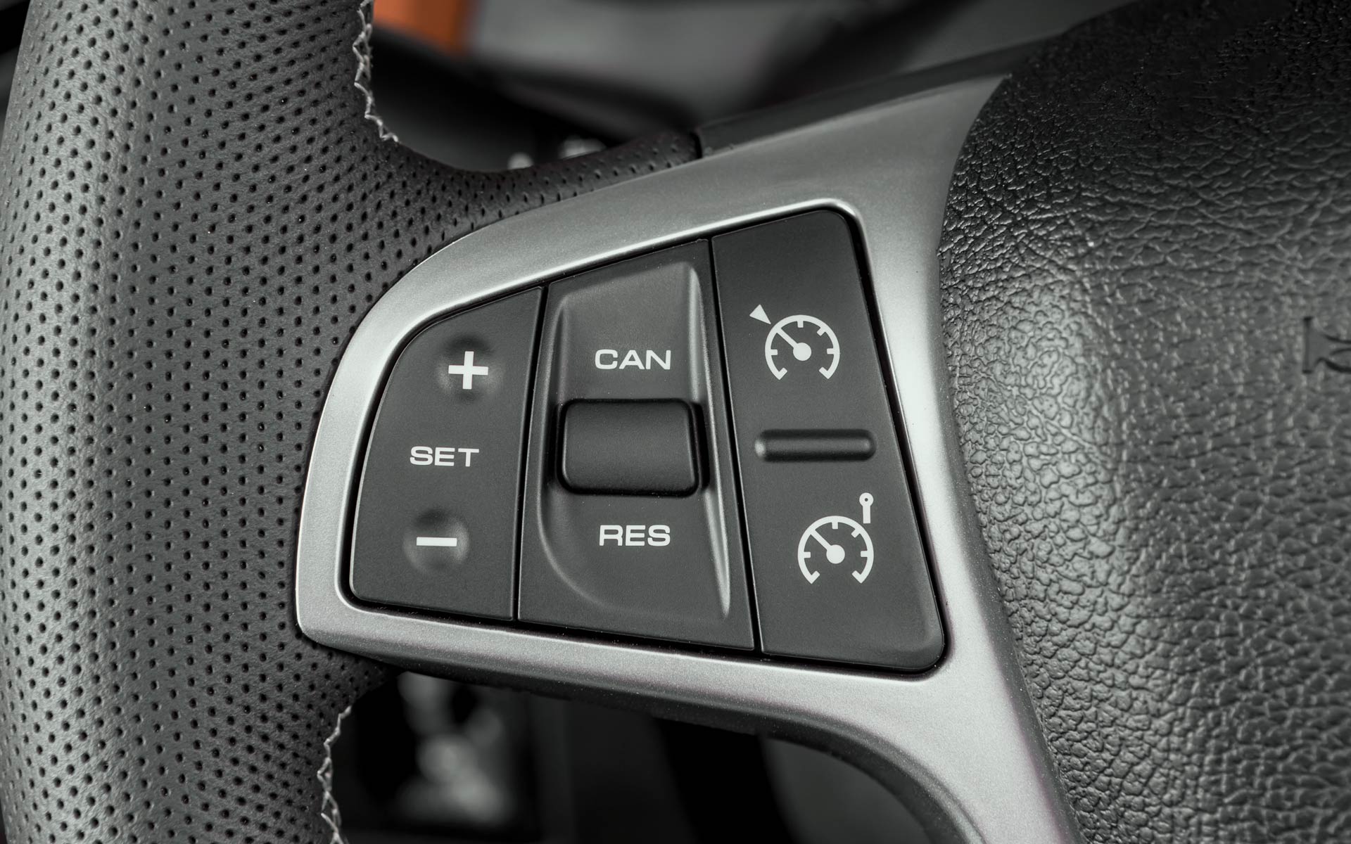 /img/cars/1637052448-interior_lada_XRAY_Cross_7.jpg