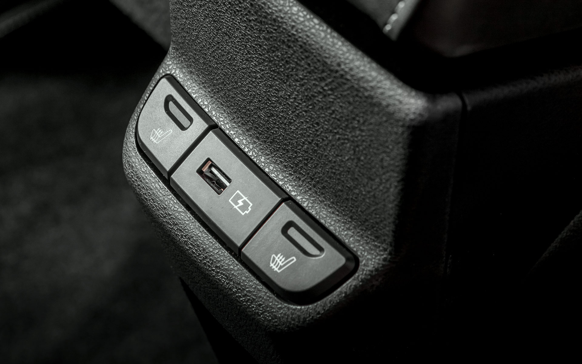/img/cars/1637052448-interior_lada_XRAY_Cross_8.jpg