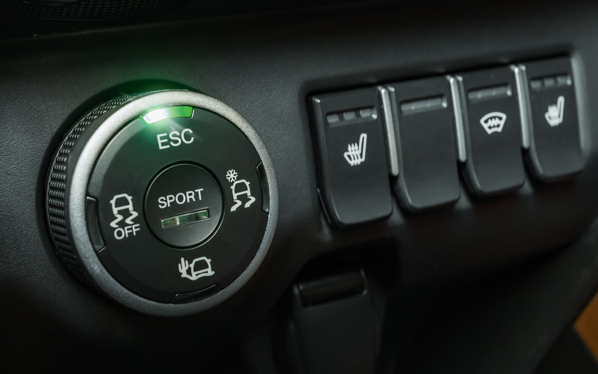 /img/cars/1637052448-interior_lada_XRAY_Cross_9.jpg