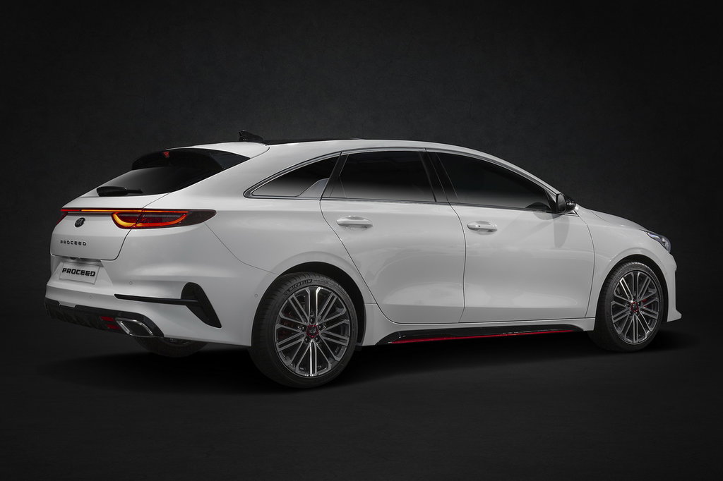 /img/cars/1667998326-kia_cee_d_887607.jpg