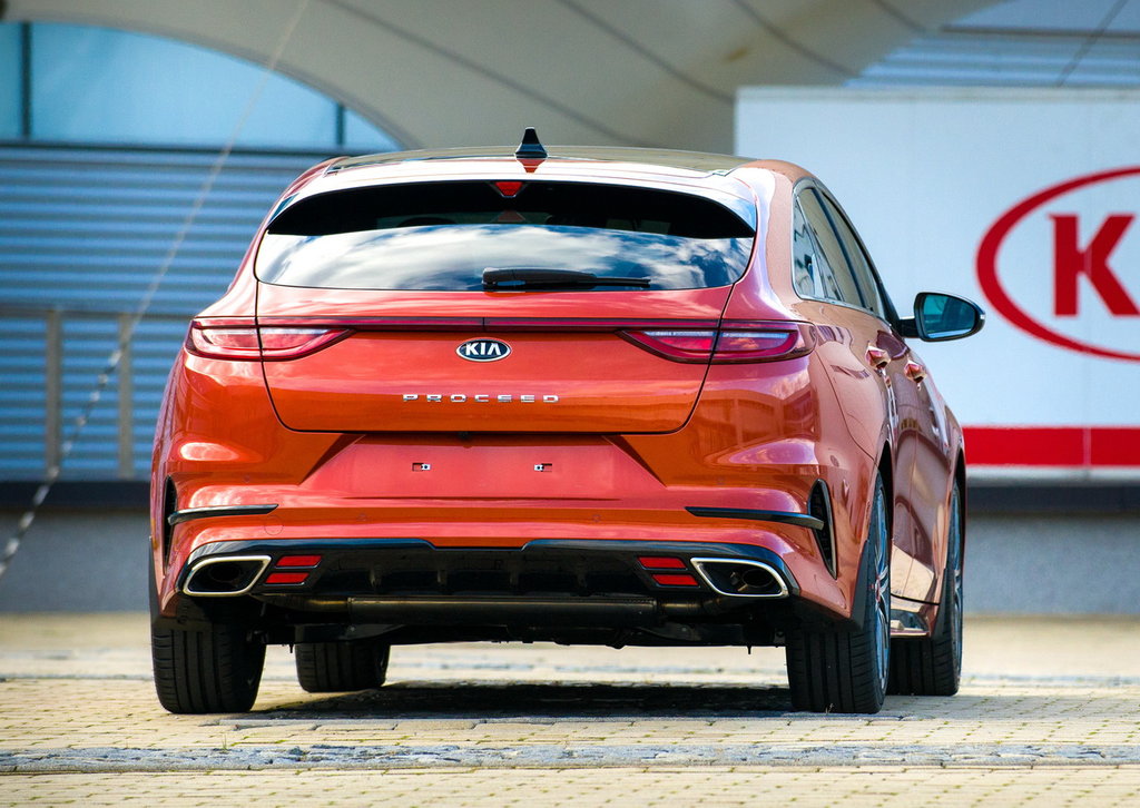 /img/cars/1667998326-kia_cee_d_887608.jpg