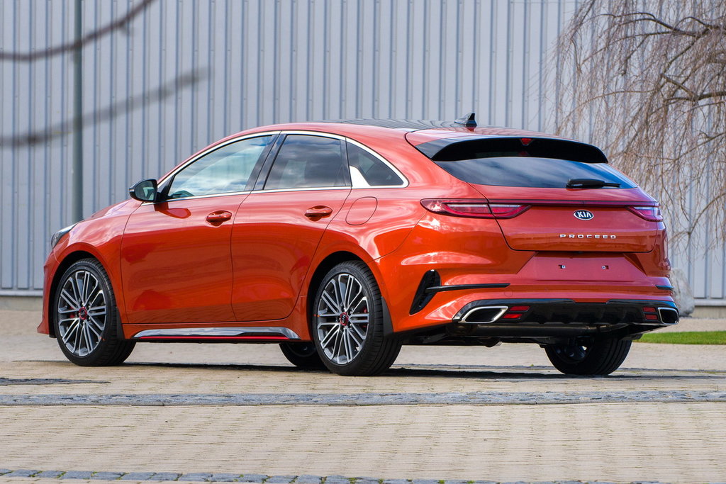 /img/cars/1667998326-kia_cee_d_887609.jpg