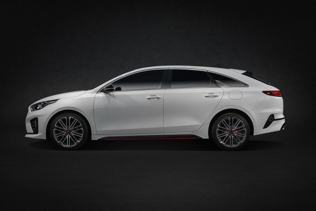 /img/cars/1667998326-kia_cee_d_887610.jpg