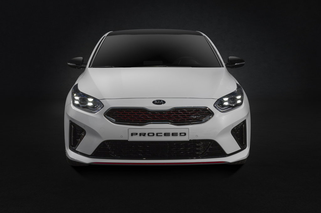/img/cars/1667998326-kia_cee_d_887612.jpg