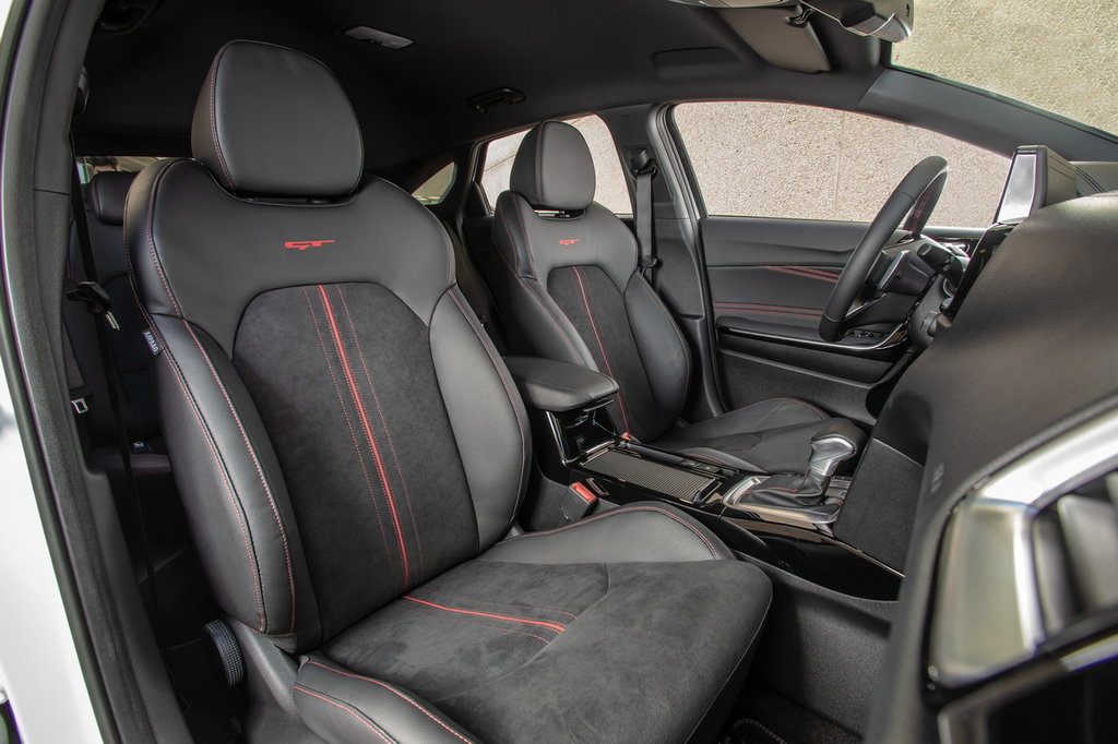 /img/cars/1667998326-kia_cee_d_887613.jpg
