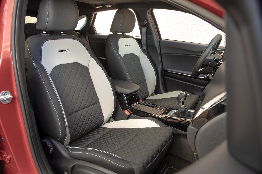 /img/cars/1667998326-kia_cee_d_887614.jpg