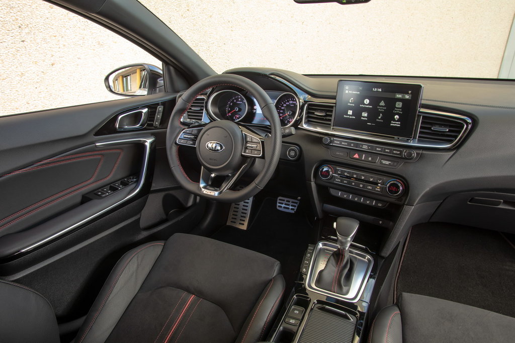 /img/cars/1667998326-kia_cee_d_887615.jpg