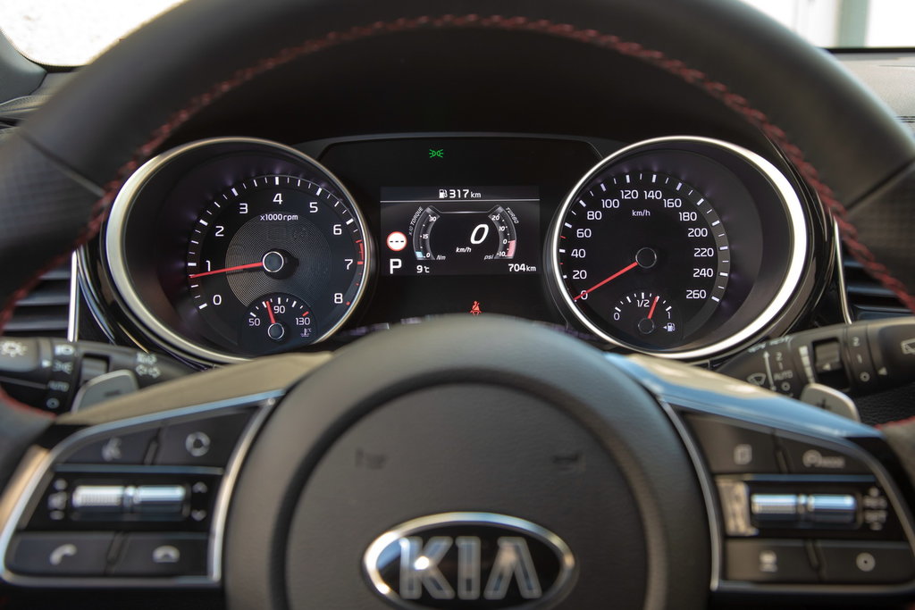 /img/cars/1667998326-kia_cee_d_887618.jpg