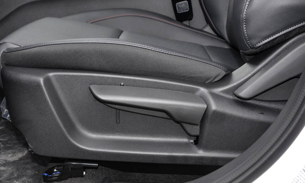 /img/cars/1674039246-cs35-plus-2-23.jpg