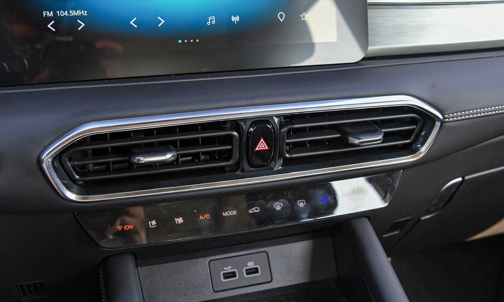 /img/cars/1690544084-x90-plus-21.jpg